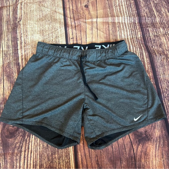 Women’s Nike Dri-Fit Shorts charcoal Size M - Picture 1 of 5